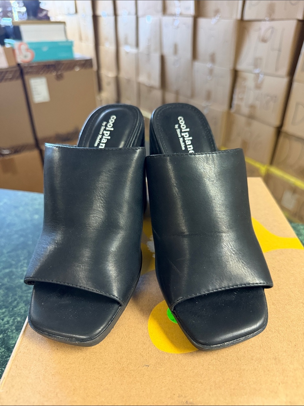 Steve Madden Black Leather Block Heel Mule - Open Toe Slip-On - Picture 2 of 4